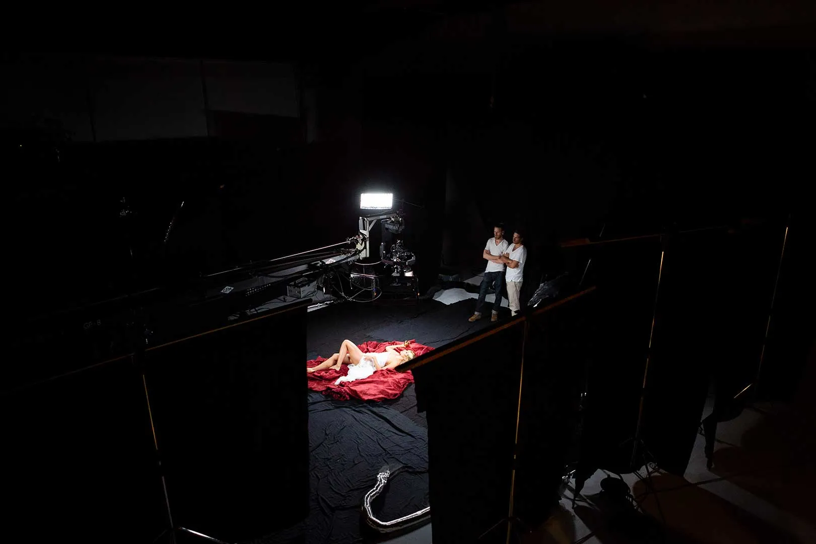 BI-FABRIC 2 Kit (100W Bi-Color) w/ V-Mount and Kit Case