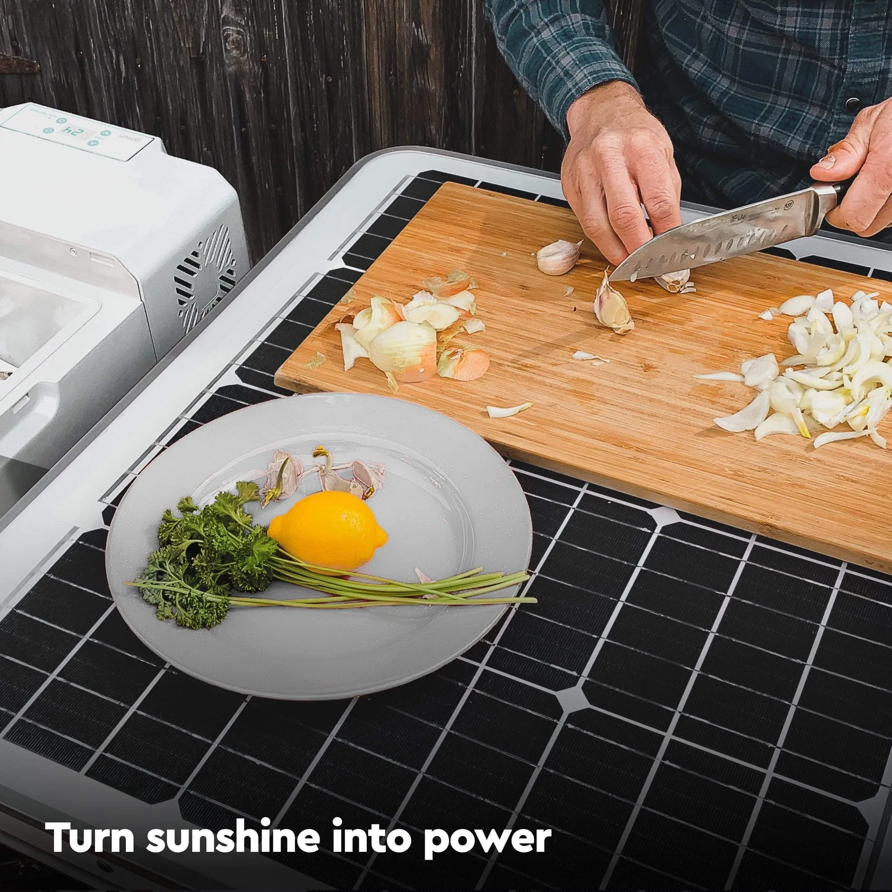 GoSun Chill Electric Cooler   Solar Table 60  Bundle