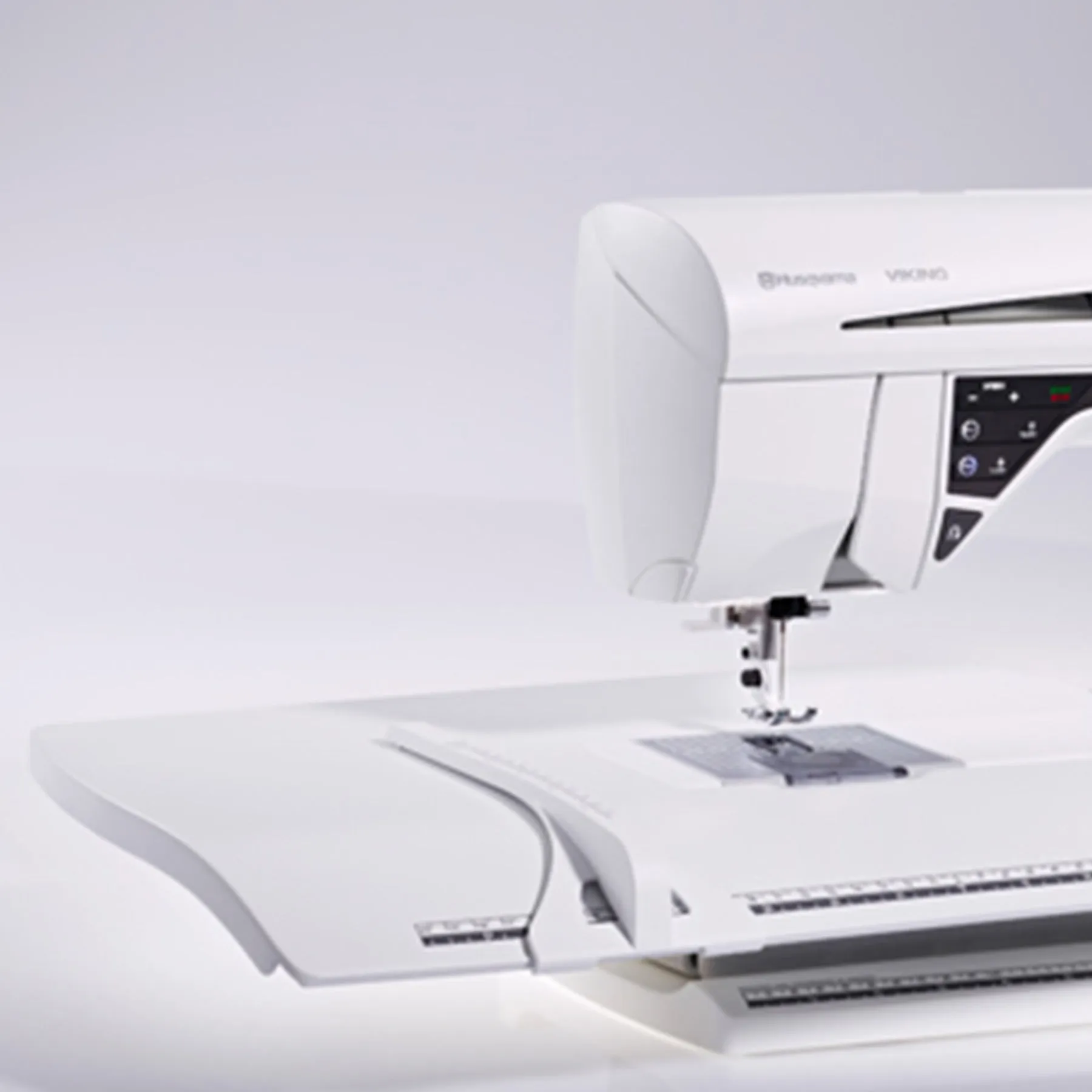 HUSQVARNA® VIKING® DESIGNER TOPAZ™ 40 Sewing & Embroidery Machine  🎄 Holiday Bundle