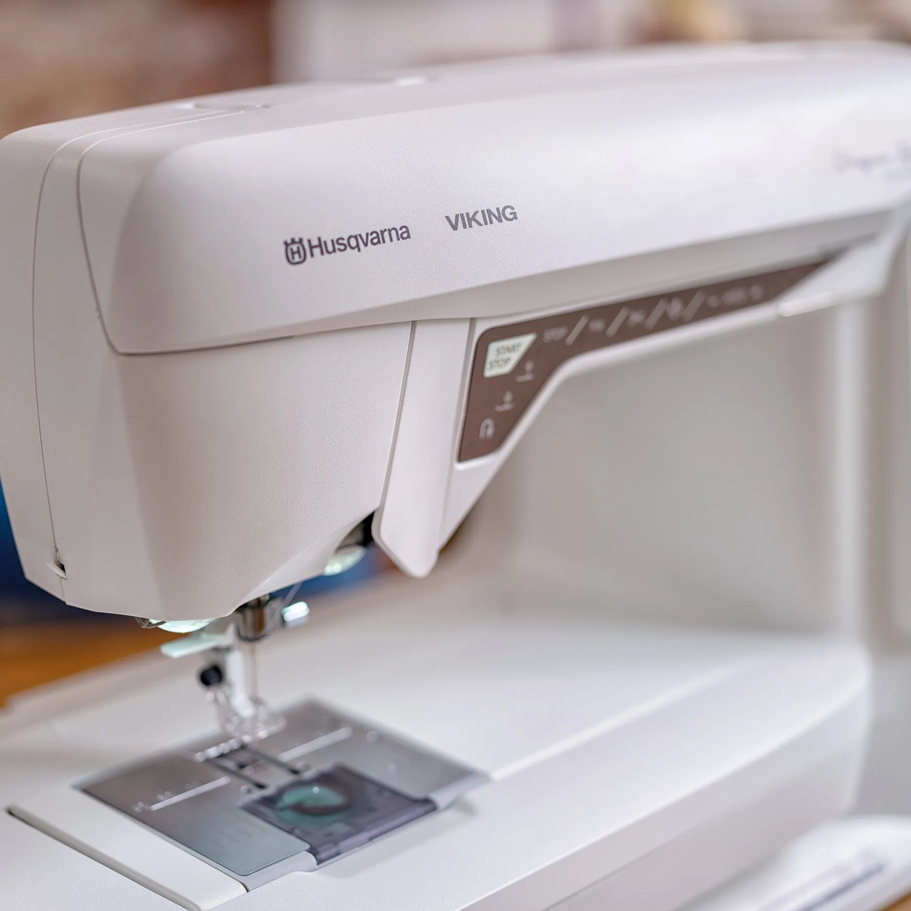 HUSQVARNA® VIKING® DESIGNER TOPAZ™ 40 Sewing & Embroidery Machine  🎄 Holiday Bundle