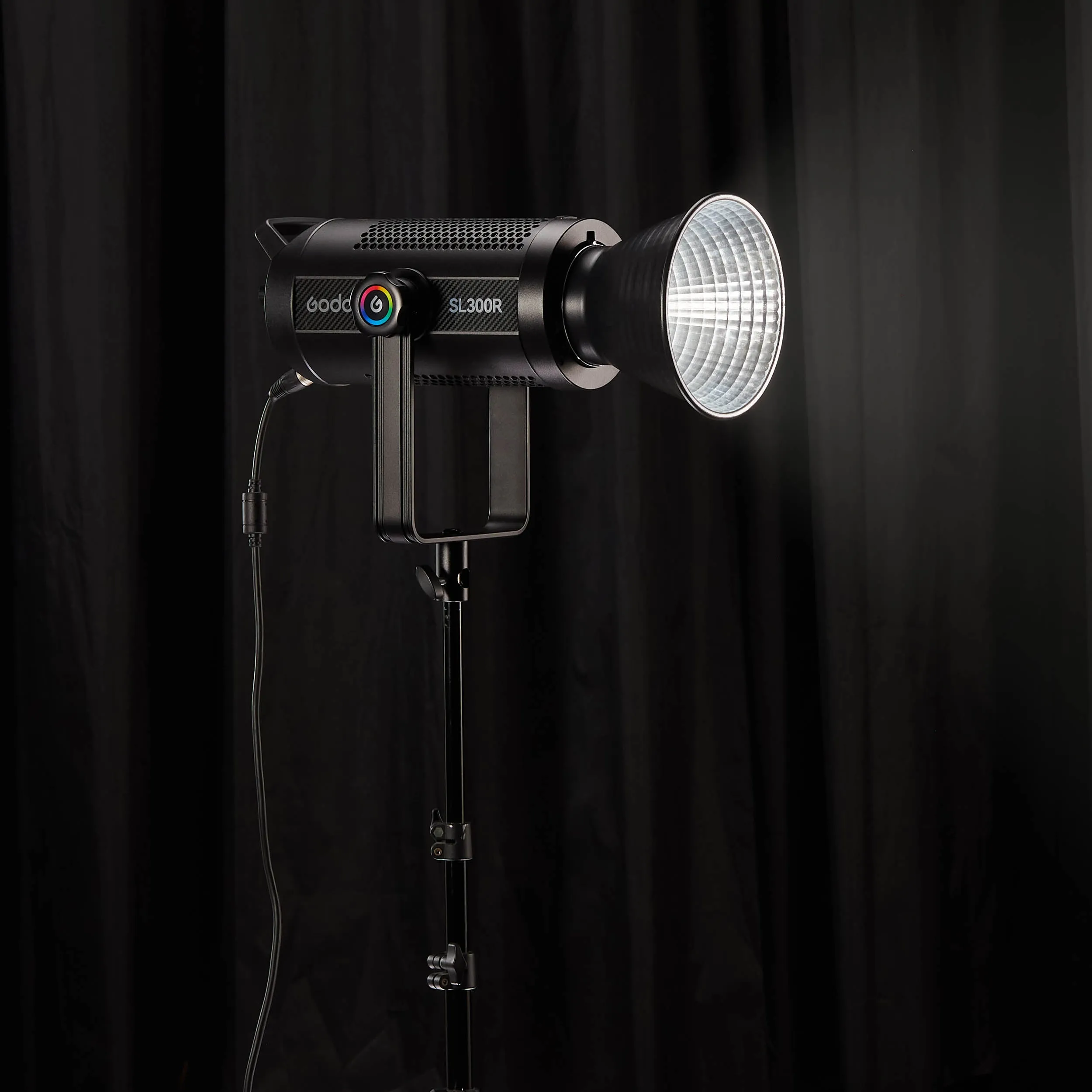 SL300R 300W RGBWW LED Video Light
